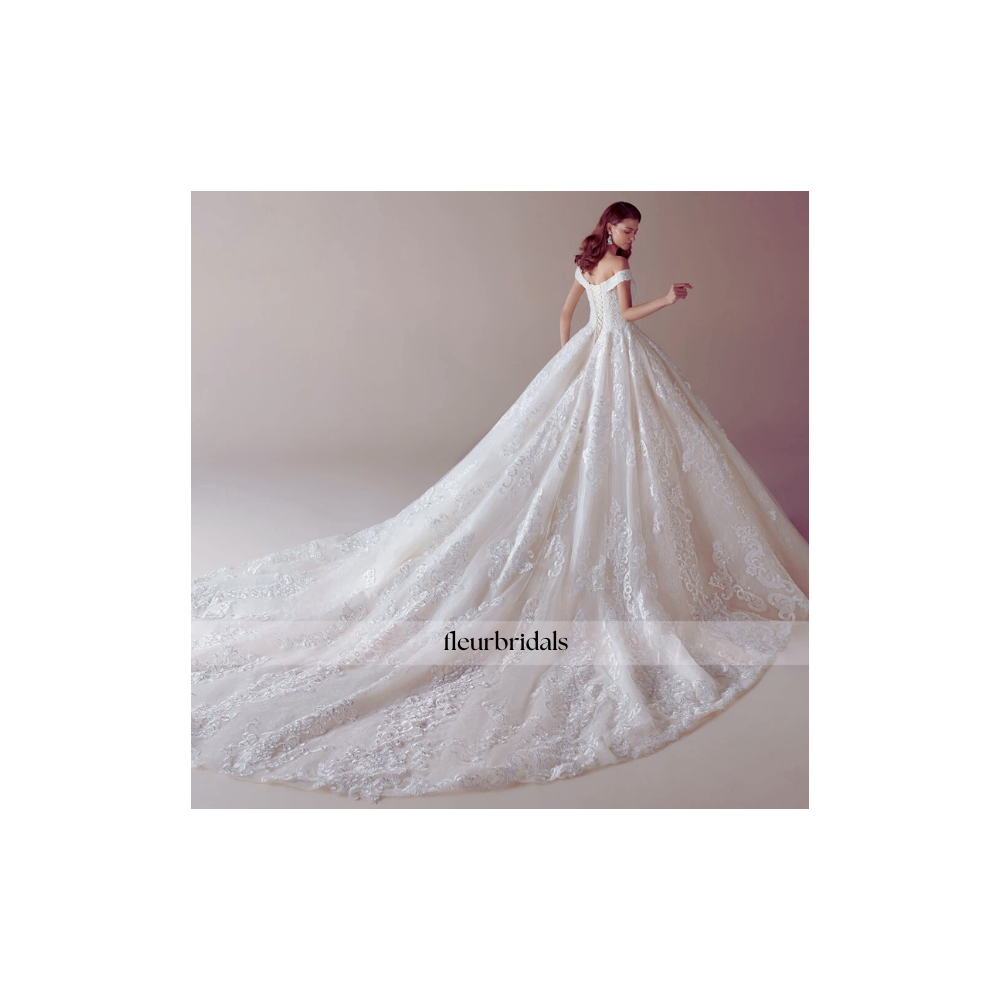 Customized Luxury Boat Neck Lace Ball Gown Wedding Dresses Elegant Appliques Beaded Chapel Train Vintage Princess Bridal Gowns - Fleur Bridals