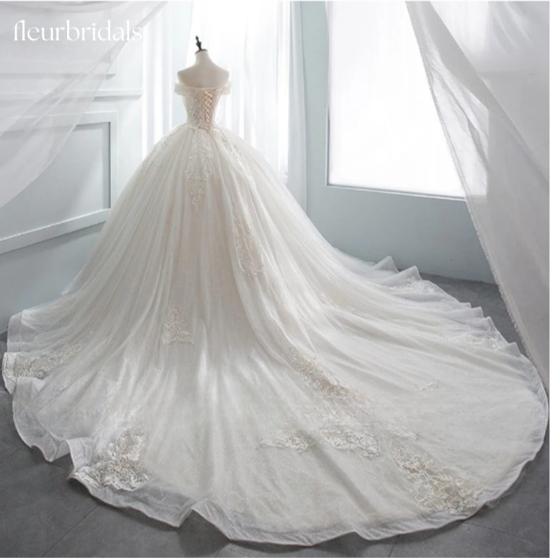 Luxury Sweetheart Lace Ball Gown Wedding Dresses Chapel Train Appliques Beaded Crystal Bride Dresses - Fleur Bridals