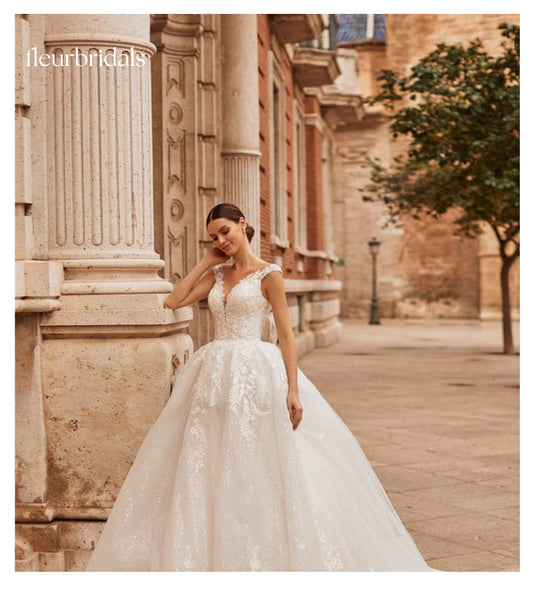 Ball Gown Wedding Dresses Elegant Sleeveless Embroidery Bead Sweetheart Lace Up Bridal Dress